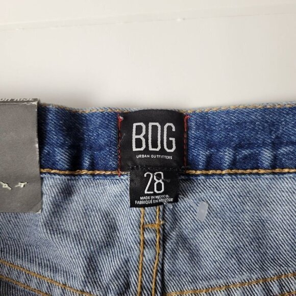 bdg Straight and Narrow High Rise Jeans Button Fly Frayed Hem 28 NEW - Picture 7 of 13